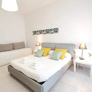 Doctor House - Policlinico Apartament