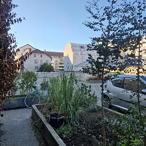 T2 Refait A Neuf Avec Parking A 1000m Du , Annecy France